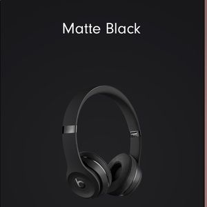 MATTE BLACK BEATS SOLO 3 WIRELESS HEADPHONES